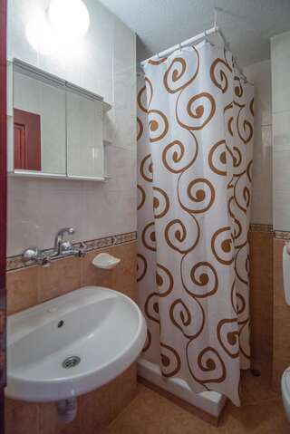 Отель Hotel Stefanov 1 Лозенец Двухместный номер с 2 отдельными кроватями и балконом-7