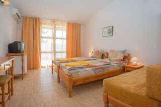 Отель Hotel Stefanov 1 Лозенец Четырехместный номер с террасой-1