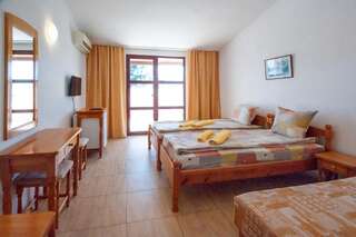 Отель Hotel Stefanov 1 Лозенец Двухместный номер с 2 отдельными кроватями и балконом-16