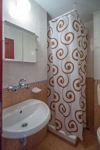 Отель Hotel Stefanov 1 Лозенец Двухместный номер с 2 отдельными кроватями и балконом-21